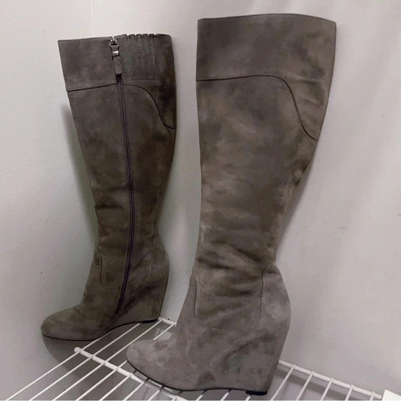 Via Spiga gray suede boots size 6 almond toe wedge - Picture 2 of 11